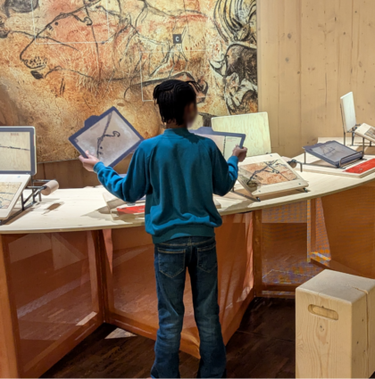 Dispositifs à manipuler pour une exposition sur la Grotte Chauvet